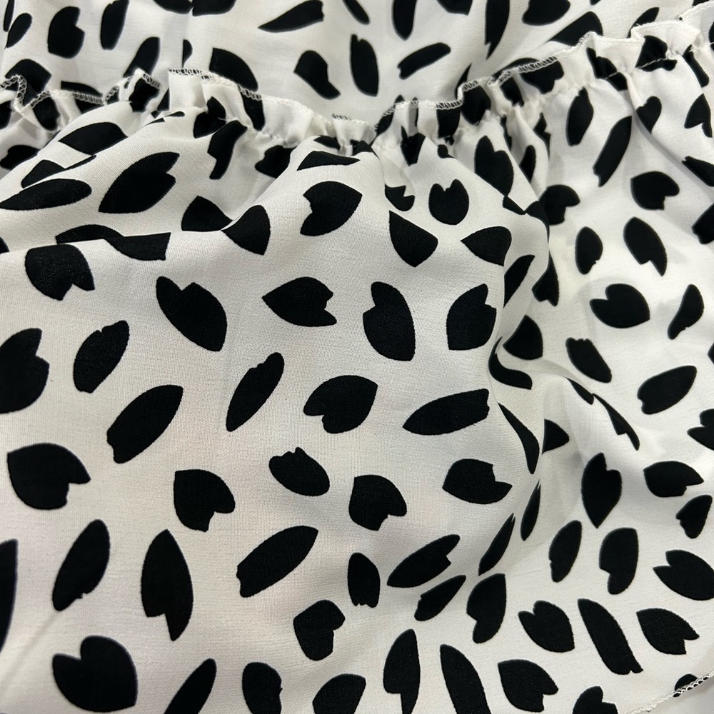 🔥PRICE🔥 ALELLY • White and Black 2 Tier Mini Skirt • M - Picture 3 of 8